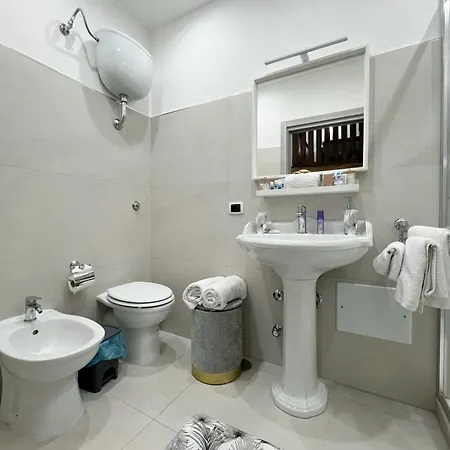 House O' Sole 'e Napule *