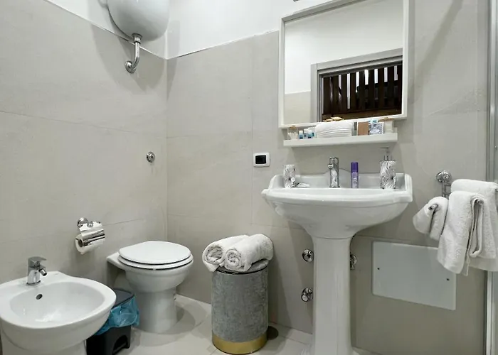 House O' Sole 'e Napule *